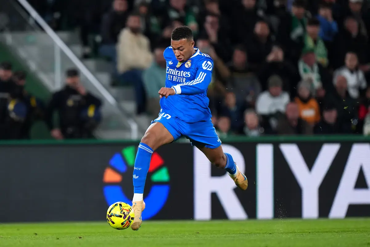 ELCHE, SPAIN - NOVEMBER 23: Kylian Mbappe of Real Madrid runs with the ball during the LaLiga EA Sports match between Elche CF and Real Madrid CF at Estadio Manuel Martinez Valero on November 23, 2025 in Elche, Spain. (Photo by Angel Martinez/Getty Images)
