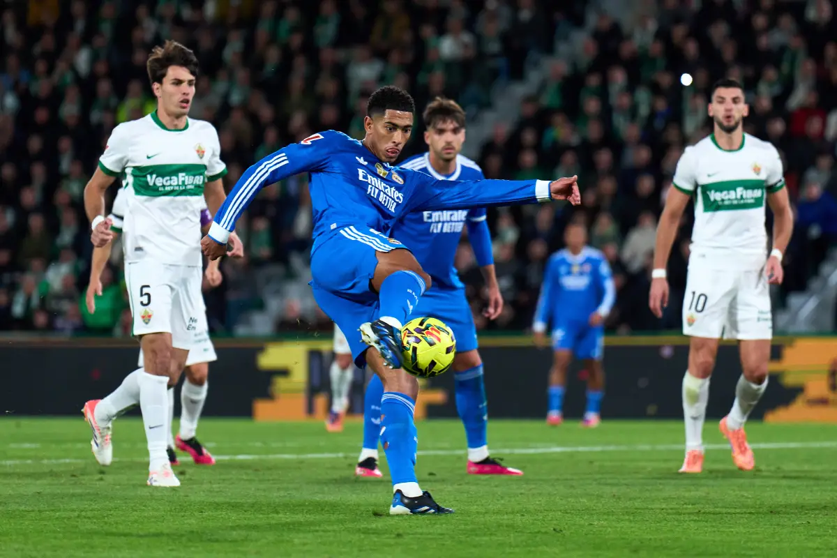 ELCHE, SPAIN - NOVEMBER 23: Jude Bellingham of Real Madrid kicks the ball during the LaLiga EA Sports match between Elche CF and Real Madrid CF at Estadio Manuel Martinez Valero on November 23, 2025 in Elche, Spain. (Photo by Angel Martinez/Getty Images)