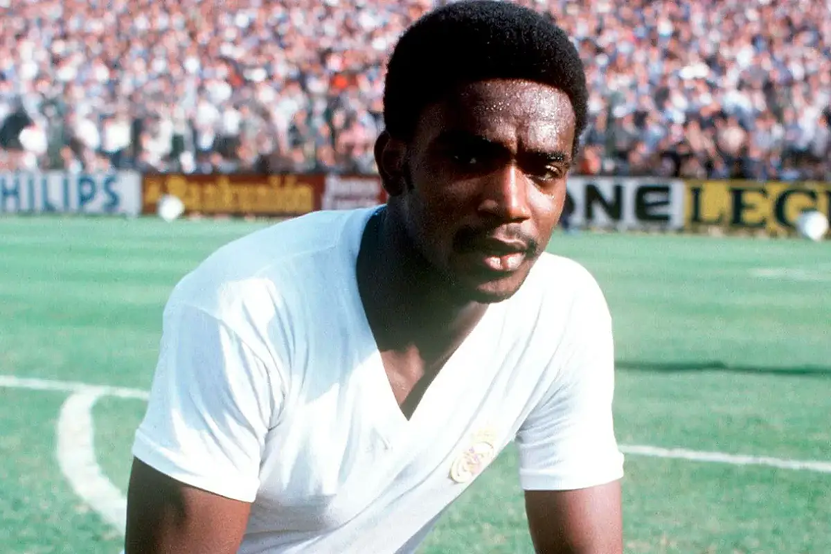 Le Real Madrid et le Rayo Vallecano honorent Laurie Cunningham (realmadrid.com)