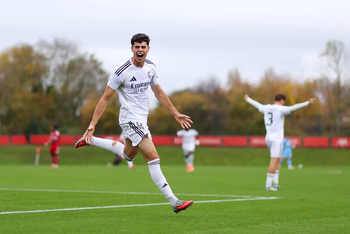 KIRKBY, ENGLAND - NOVEMBER 04: Jacobo Ortega of Real Madrid celebrates scoring his team's first goal during the UEFA Youth League 2025/26 match between Liverpool FC and Real Madrid C.F. at Liverpool FC Academy on November 04, 2025 in Kirkby, England. (Photo by Lewis Storey/Getty Images).