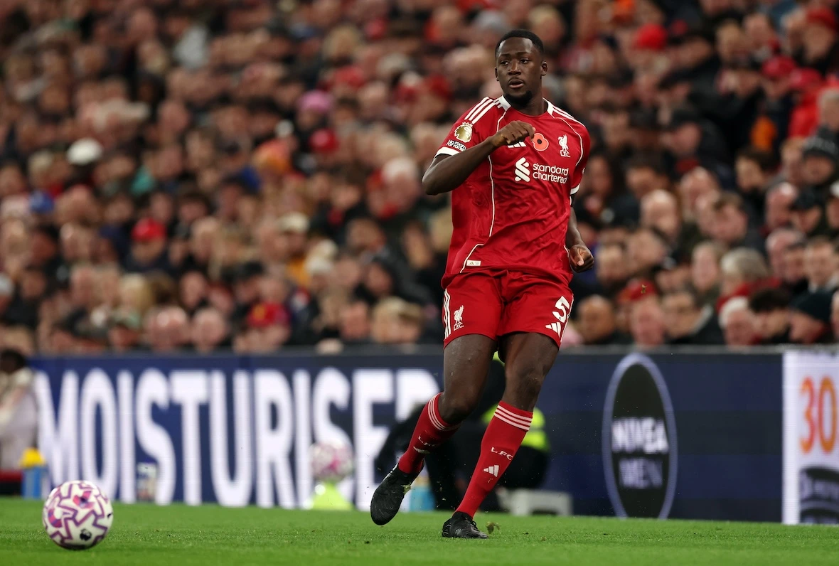 LIVERPOOL, ENGLAND - NOVEMBER 01: Ibrahima Konate of Liverpool passes the ball during the Premier League match between Liverpool and Aston Villa at Anfield on November 01, 2025 in Liverpool, England. (Photo by Carl Recine/Getty Images)