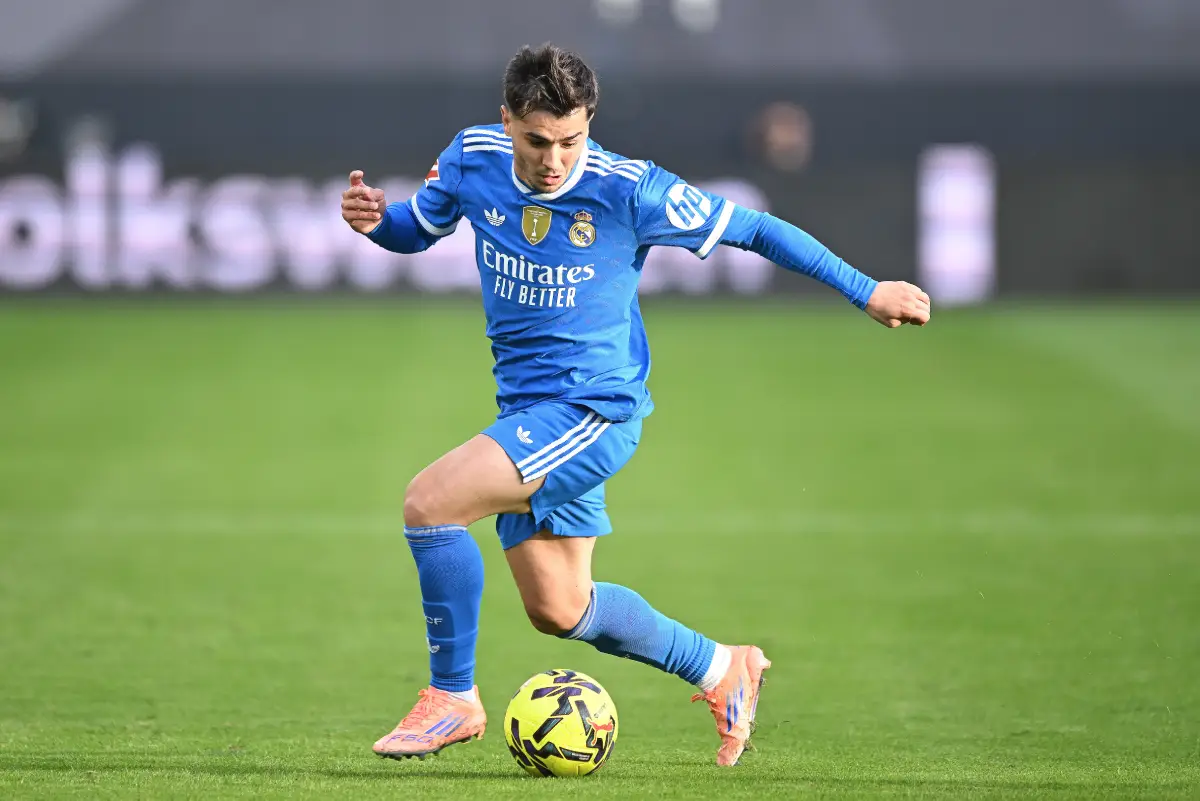 MADRID, SPAIN - NOVEMBER 09: Brahim Diaz of Real Madridcontrols the ball during the LaLiga EA Sports match between Rayo Vallecano de Madrid and Real Madrid CF at Estadio de Vallecas on November 09, 2025 in Madrid, Spain. (Photo by Denis Doyle/Getty Images)