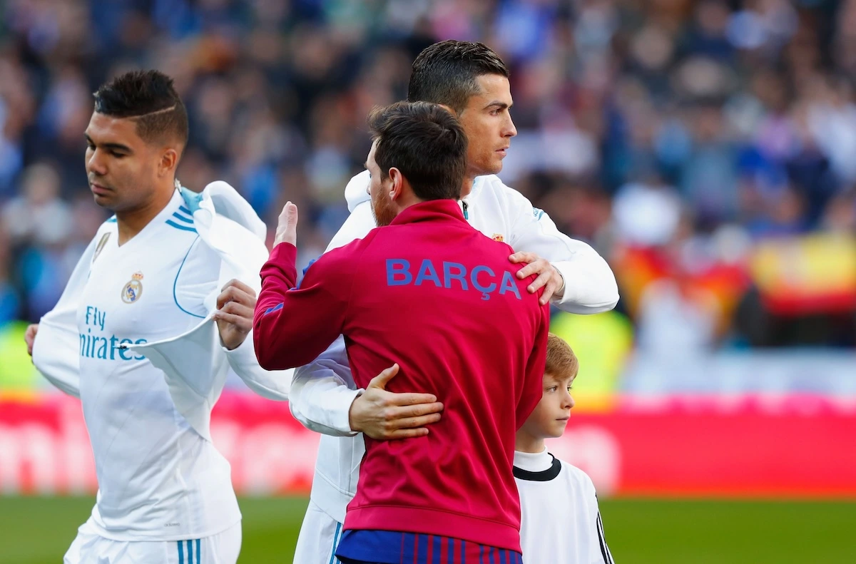 MADRID, SPAIN - DECEMBER 23: Cristiano Ronaldo of Real Madrid greets Lionel Messi of Barcelona prior to the La Liga match between Real Madrid and Barcelona at Estadio Santiago Bernabeu on December 23, 2017 in Madrid, Spain. (Photo by Gonzalo Arroyo Moreno/Getty Images)