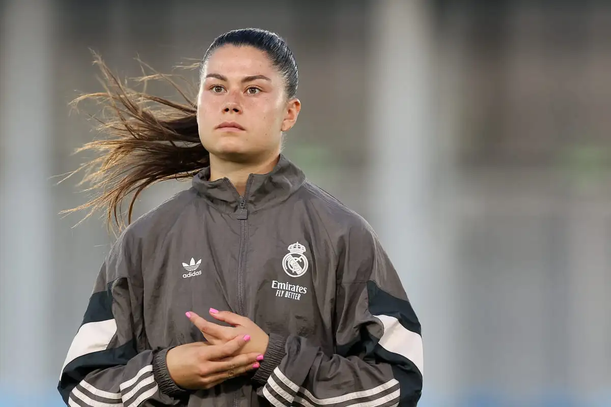 MADRID, SPAIN - SEPTEMBER 26: Maria Mendez of Real Madrid CF looks on prior to the match between Real Madrid and Sporting CP at Estadio Alfredo Di Stefano on September 26, 2024 in Madrid, Spain. (Photo by Florencia Tan Jun/Getty Images).