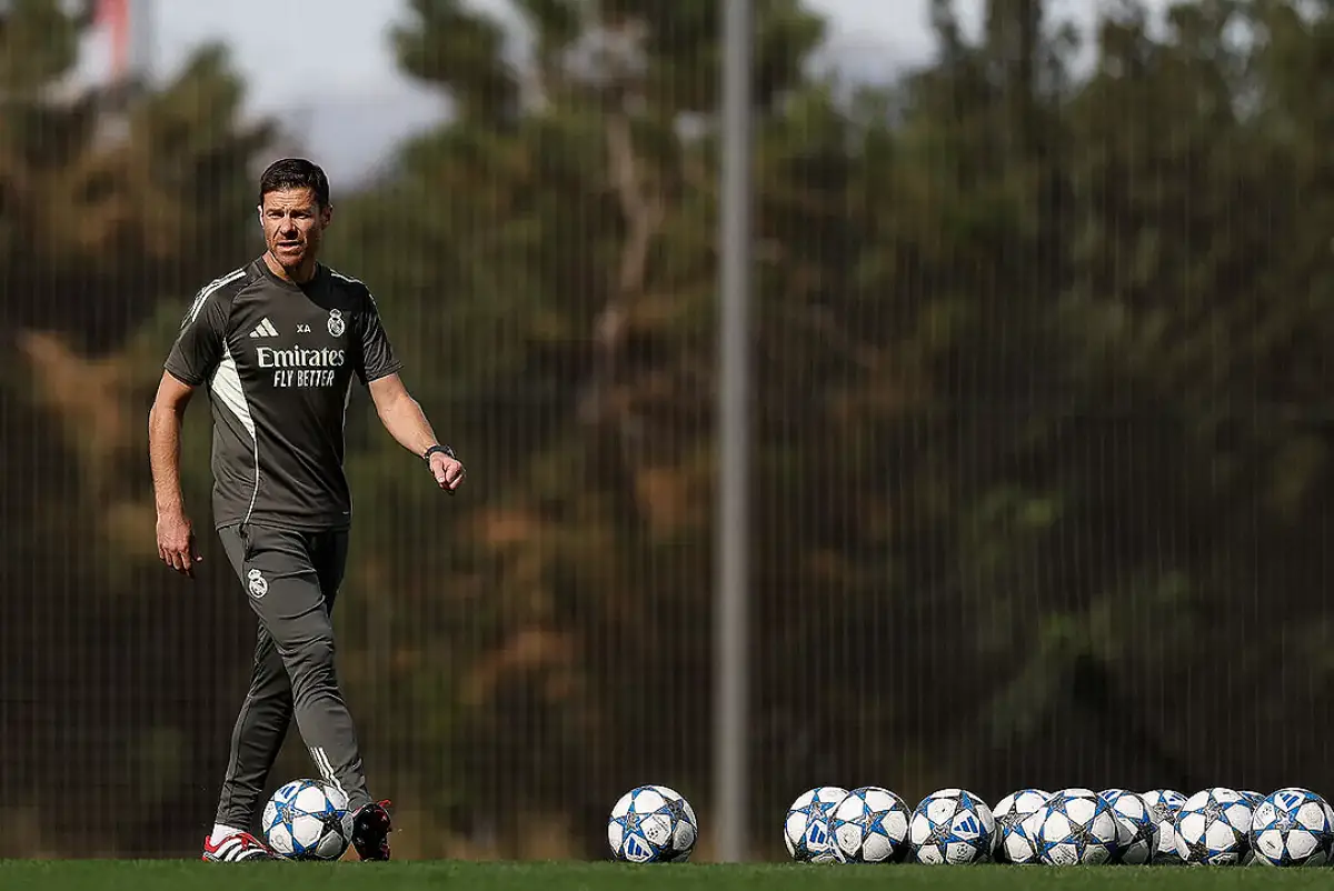 Xabi Alonso doit réinventer son milieu de terrain (realmadrid.com)