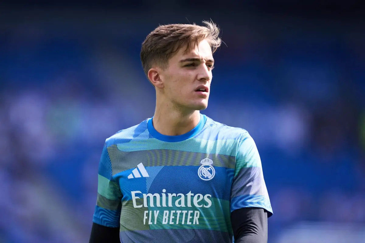 SAN SEBASTIAN, SPAIN - SEPTEMBER 13: Sergio Mestre of Real Madrid looks on prior to the LaLiga EA Sports match between Real Sociedad and Real Madrid CF at Reale Arena on September 13, 2025 in San Sebastian, Spain. (Photo by Juan Manuel Serrano Arce/Getty Images).