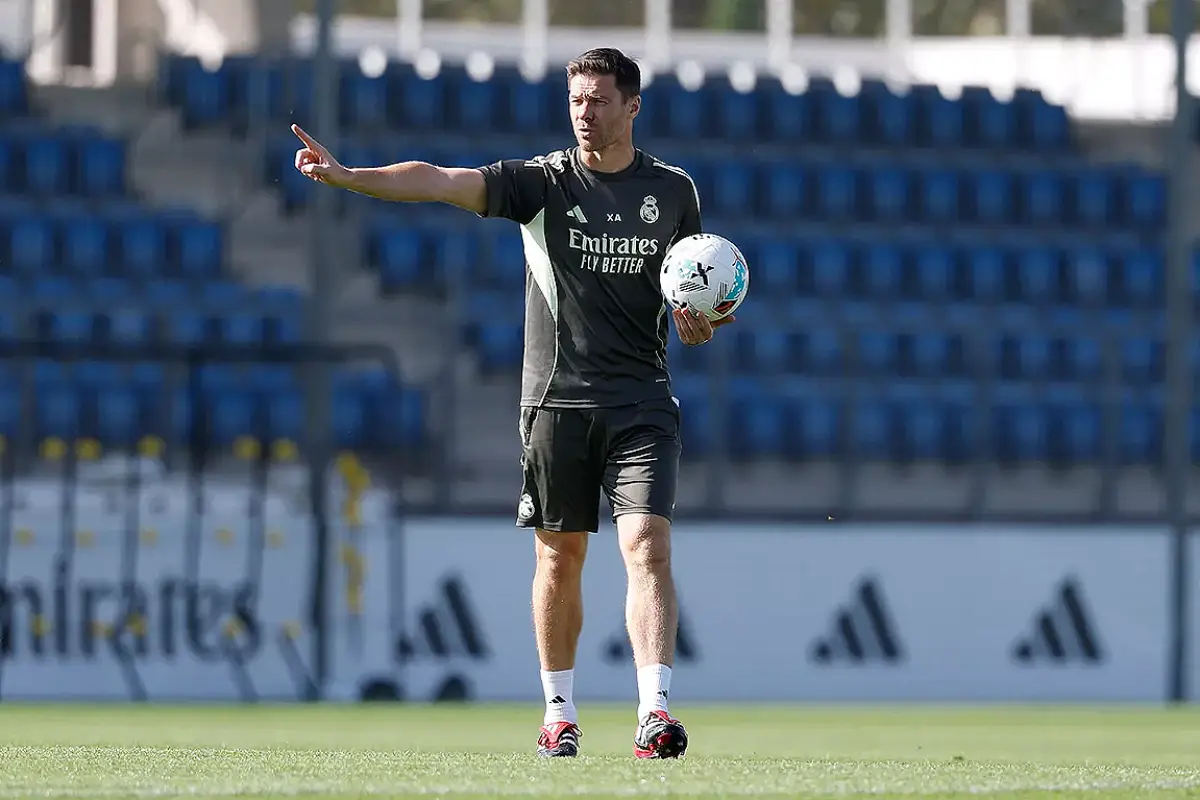 Les méthodes de Xabi Alonso suscitent la défiance d'une partie du vestiaire (realmadrid.com)