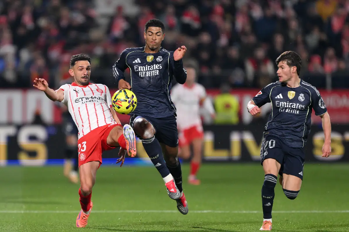 GIRONA, SPAIN - NOVEMBER 30: Ivan Martin of Girona battles for possession with Jude Bellingham and Fran Garcia of Real Madrid during the LaLiga EA Sports match between Girona FC and Real Madrid CF at Montilivi Stadium on November 30, 2025 in Girona, Spain. (Photo by David Ramos/Getty Images)