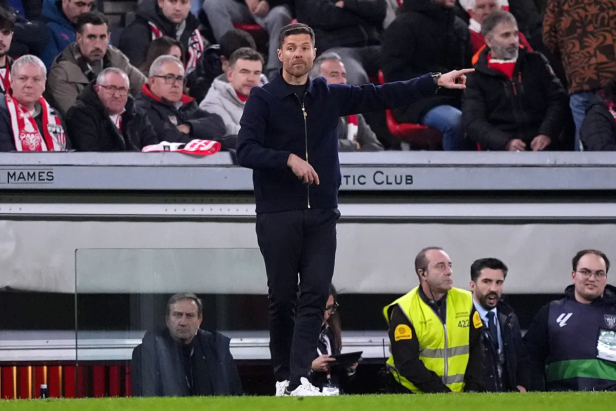 BILBAO, SPAIN - DECEMBER 03: Xabi Alonso, Head Coach of Real Madrid, gestures during the LaLiga EA Sports match between Athletic Club and Real Madrid CF at Estadio de San Mames on December 03, 2025 in Bilbao, Spain. (Photo by Juan Manuel Serrano Arce/Getty Images)