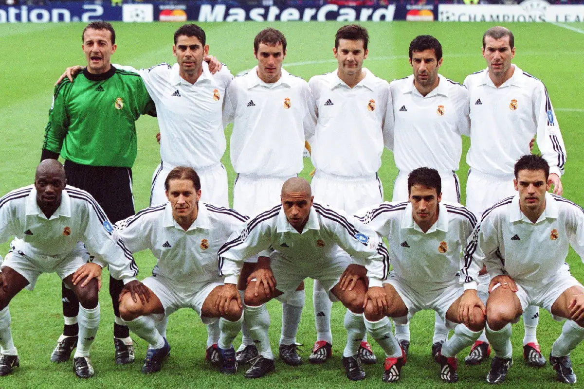 GLASGOW, UNITED KINGDOM - MAY 15: CHAMPIONS LEAGUE 01/02, FINALE, Glasgow; REAL MADRID - BAYER 04 LEVERKUSEN 2:1; TEAM REAL MADRID (Photo by Henri Szwarc/Bongarts/Getty Images)