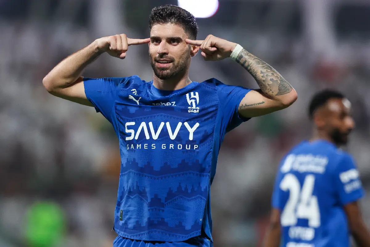 DAMMAM, SAUDI ARABIA - OCTOBER 18: Ruben Neves of Al Hilal celebrates after scoring his team's third goal from a penalty during the Saudi Pro League match between Al Ettifaq and Al Hilal at on October 18, 2025 in Dammam, Saudi Arabia. (Photo by Yasser Bakhsh/Getty Images)