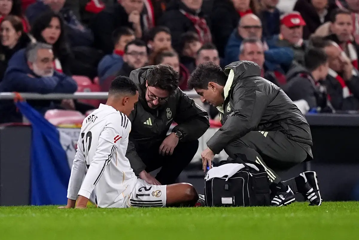 BILBAO, SPAIN - DECEMBER 03: Trent Alexander-Arnold of Real Madrid receives medical treatment during the LaLiga EA Sports match between Athletic Club and Real Madrid CF at Estadio de San Mames on December 03, 2025 in Bilbao, Spain. (Photo by Juan Manuel Serrano Arce/Getty Images)