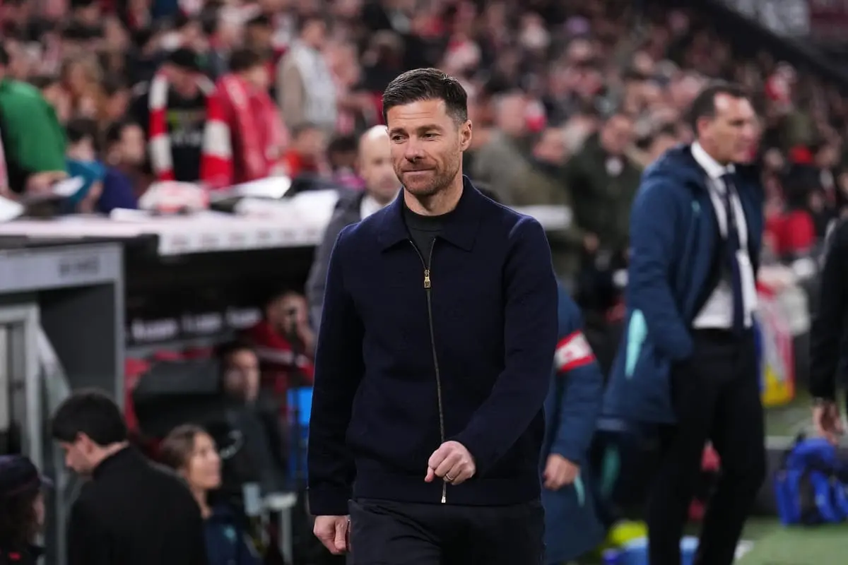 BILBAO, SPAIN - DECEMBER 03: Xabi Alonso, Head Coach of Real Madrid, looks on prior to the LaLiga EA Sports match between Athletic Club and Real Madrid CF at Estadio de San Mames on December 03, 2025 in Bilbao, Spain. (Photo by Juan Manuel Serrano Arce/Getty Images).