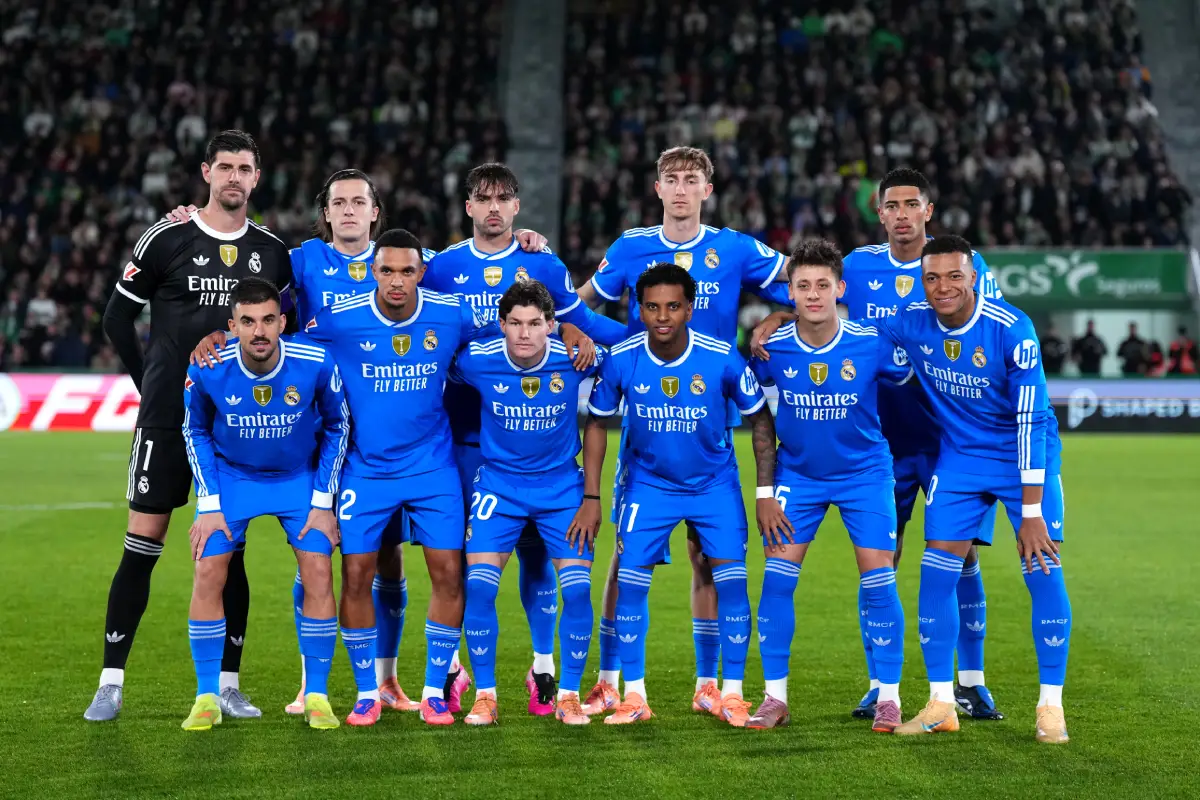 ELCHE, SPAIN - NOVEMBER 23: Real Madrid players pose for a photo prior to the LaLiga EA Sports match between Elche CF and Real Madrid CF at Estadio Manuel Martinez Valero on November 23, 2025 in Elche, Spain. (Photo by Angel Martinez/Getty Images)