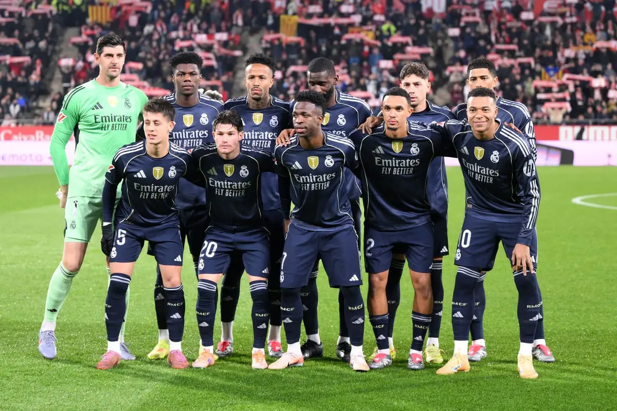 GIRONA, SPAIN - NOVEMBER 30: Players of Real Madrid pose for a team photograph prior to the LaLiga EA Sports match between Girona FC and Real Madrid CF at Montilivi Stadium on November 30, 2025 in Girona, Spain. (Photo by David Ramos/Getty Images).