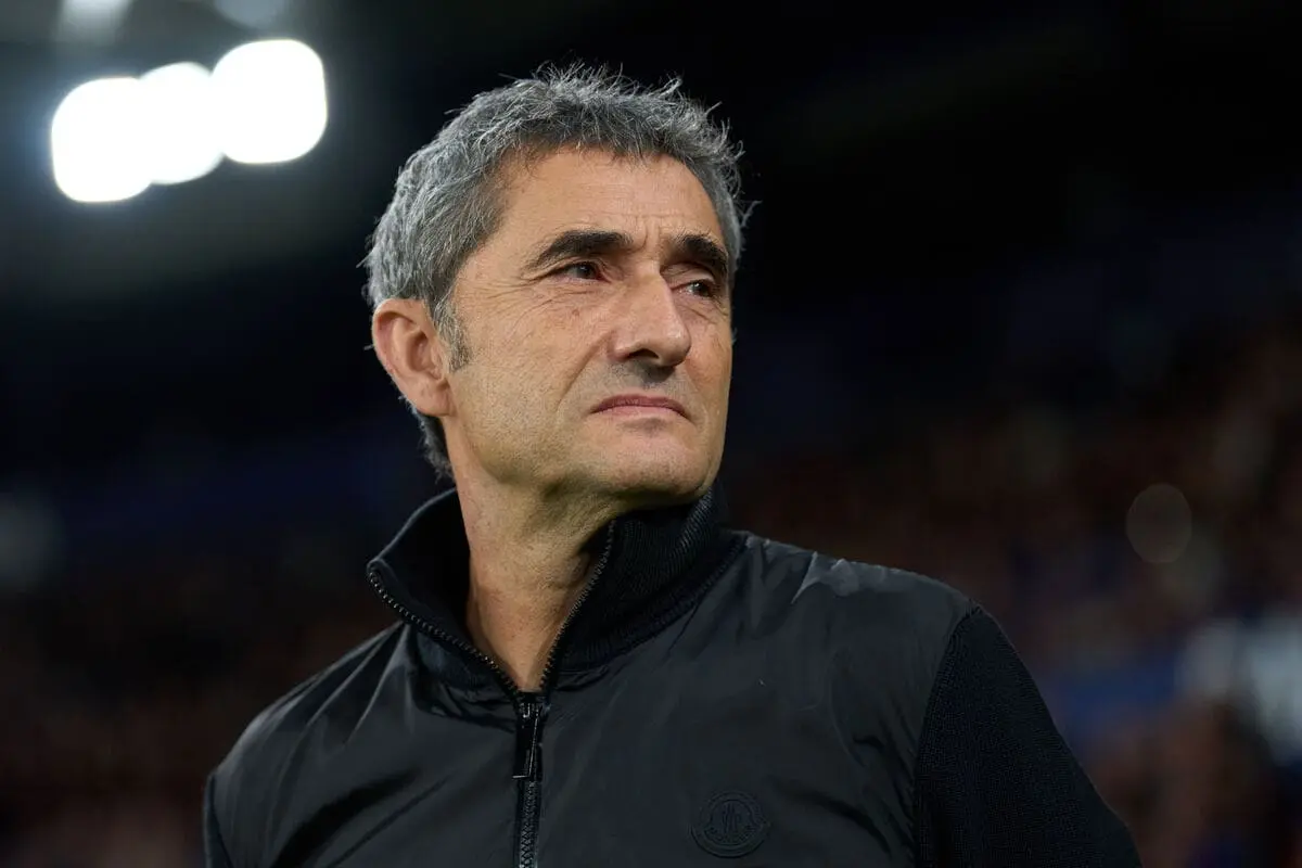 VALENCIA, SPAIN - NOVEMBER 29: Ernesto Valverde, head coach of Athletic Club looks on prior to the LaLiga EA Sports match between Levante UD and Athletic Club at Ciutat de Valencia on November 29, 2025 in Valencia, Spain. (Photo by Mateo Villalba Sanchez/Getty Images).
