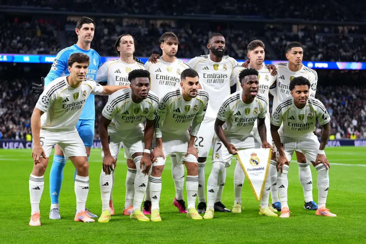 MADRID, SPAIN - DECEMBER 10: Players of Real Madrid pose for a team photograph prior to the UEFA Champions League 2025/26 League Phase MD6 match between Real Madrid C.F. and Manchester City at Estadio Santiago Bernabeu on December 10, 2025 in Madrid, Spain. (Photo by Aitor Alcalde/Getty Images).