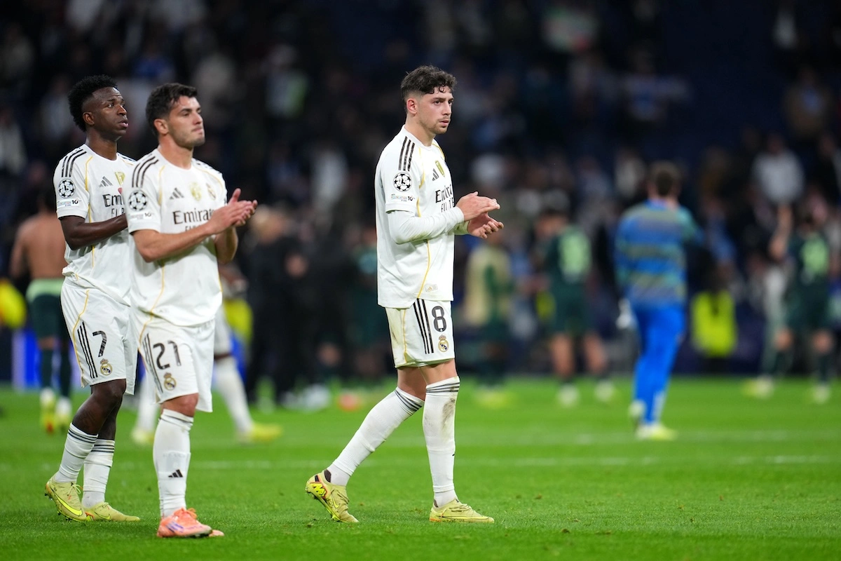 MADRID, SPAIN - DECEMBER 10: Federico Valverde of Real Madrid applauds the fans following the team's defeat during the UEFA Champions League 2025/26 League Phase MD6 match between Real Madrid C.F. and Manchester City at Estadio Santiago Bernabeu on December 10, 2025 in Madrid, Spain. (Photo by Aitor Alcalde/Getty Images)