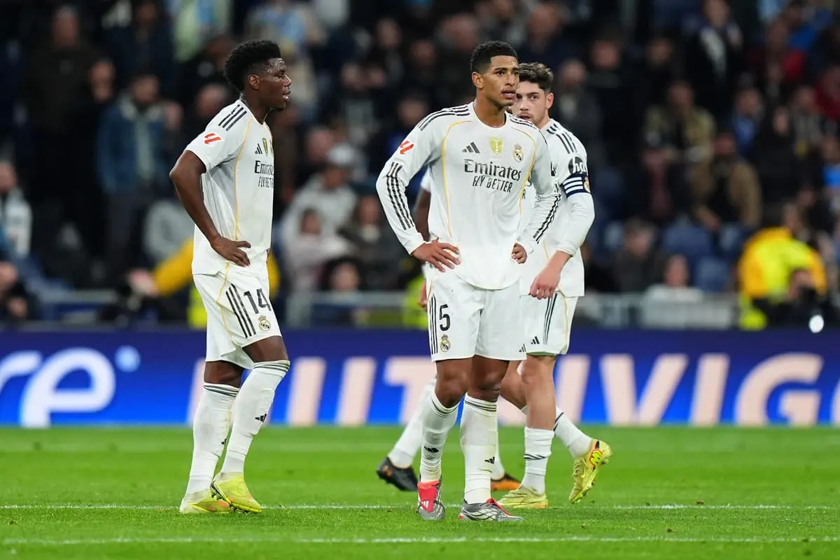MADRID, SPAIN - DECEMBER 07: Jude Bellingham of Real Madrid looks dejected after the Celta Vigo second goal scored by Williot Swedberg during the LaLiga EA Sports match between Real Madrid CF and RC Celta de Vigo at Estadio Santiago Bernabeu on December 07, 2025 in Madrid, Spain. (Photo by Angel Martinez/Getty Images).
