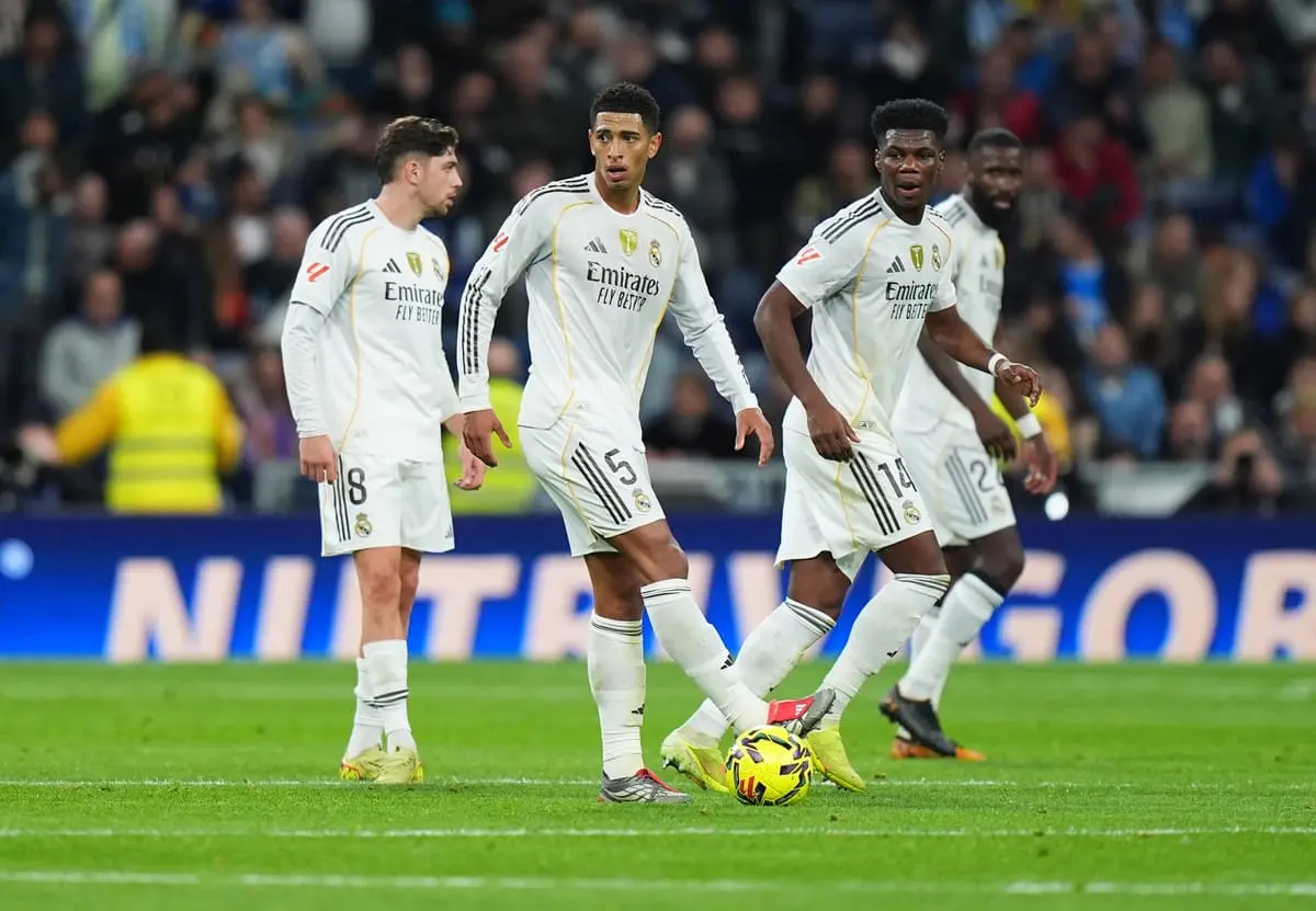 MADRID, SPAIN - DECEMBER 07: Jude Bellingham of Real Madrid looks dejected after the Celta Vigo second goal scored by Williot Swedberg during the LaLiga EA Sports match between Real Madrid CF and RC Celta de Vigo at Estadio Santiago Bernabeu on December 07, 2025 in Madrid, Spain. (Photo by Angel Martinez/Getty Images).