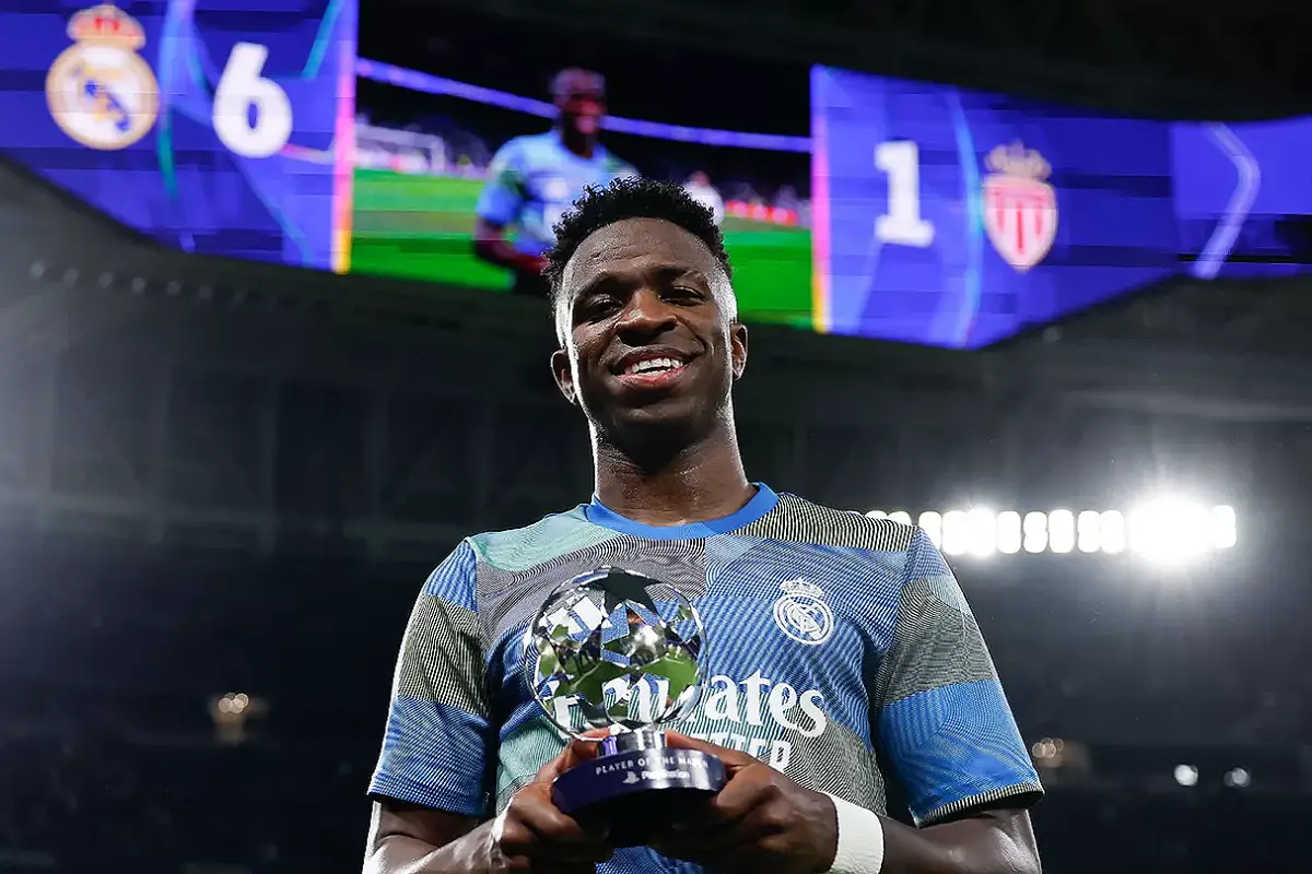 Vinicius Jr : "J'essaie de donner tout ce que j'ai pour ce club qui m'a tant apporté" (realmadrid.com)