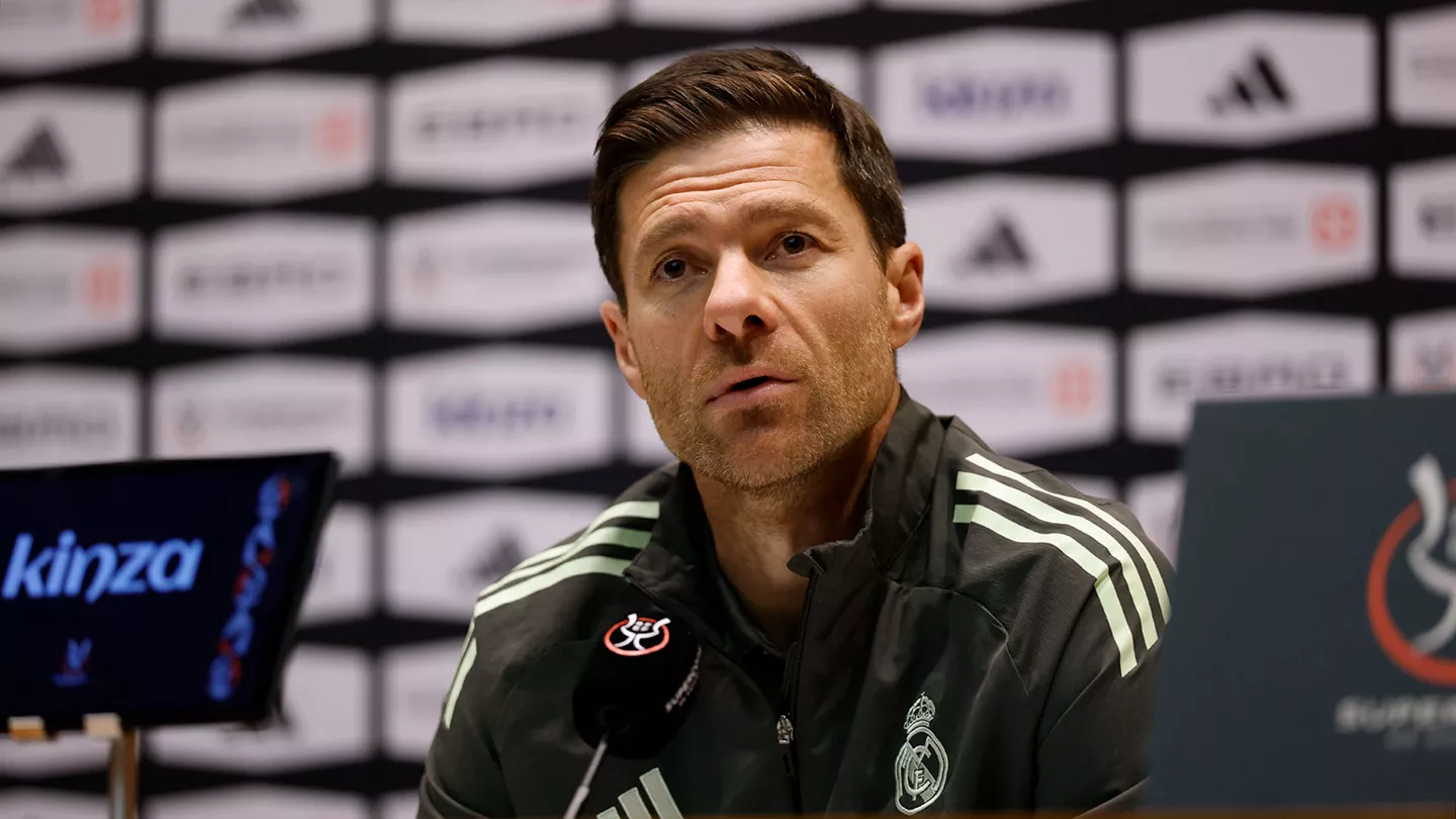 Xabi Alonso pendant la conférence de presse en Arabie saoudite (realmadrid.com)