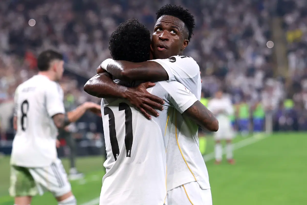 JEDDAH, SAUDI ARABIA - JANUARY 08: Rodrygo of Real Madrid celebrates scoring his team's second goal with teammate Vinicius Junior during the Spanish Super Cup Semi-Final match between Real Madrid and Atletico Madrid at King Abdullah Sports City Hall Stadium on January 08, 2026 in Jeddah, Saudi Arabia. (Photo by Yasser Bakhsh/Getty Images)