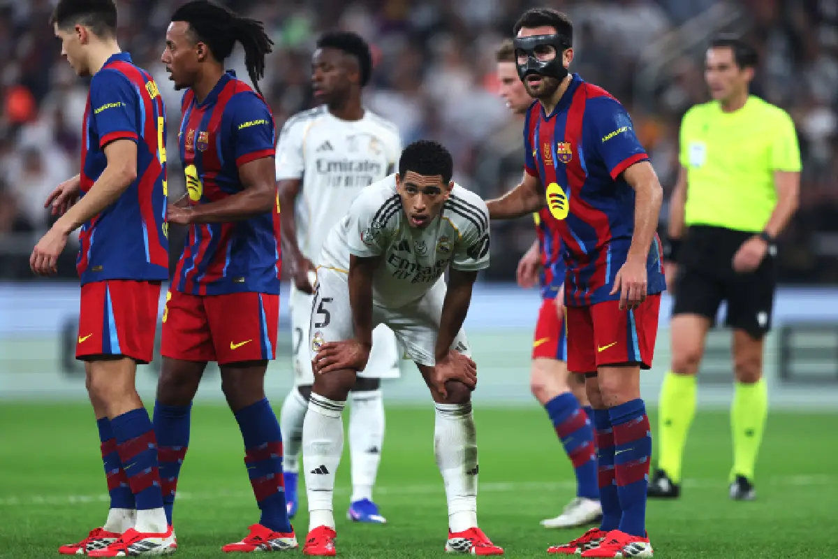 JEDDAH, SAUDI ARABIA - JANUARY 11: Jude Bellingham of Real Madrid reacts during the Spanish Super Cup Final between FC Barcelona and Real Madrid at King Abdullah Sports City Hall Stadium on January 11, 2026 in Jeddah, Saudi Arabia. (Photo by Yasser Bakhsh/Getty Images)