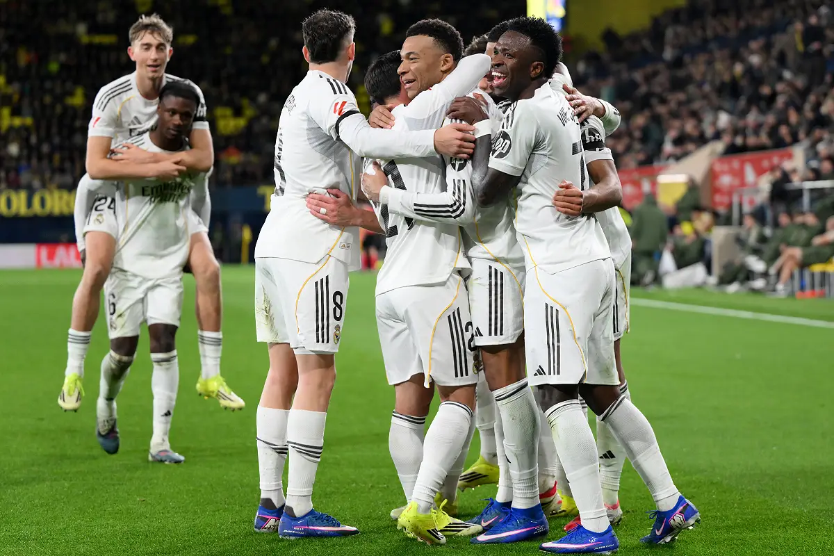 VILLARREAL, SPAIN - JANUARY 24: Kylian Mbappe of Real Madrid celebrates scoring his team's second goal with teammates during the LaLiga EA Sports match between Villarreal CF and Real Madrid CF at Estadio de la Ceramica on January 24, 2026 in Villarreal, Spain. (Photo by David Ramos/Getty Images)