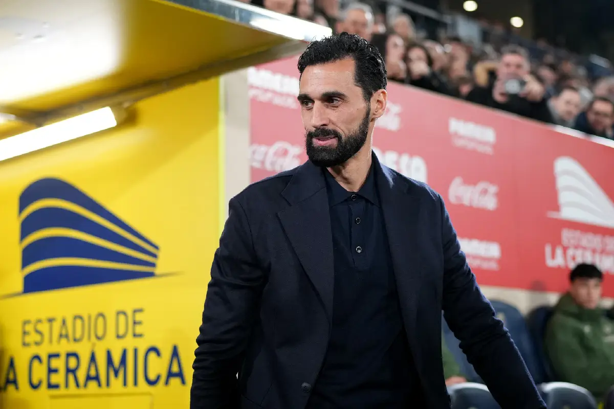 VILLARREAL, SPAIN - JANUARY 24: Alvaro Arbeloa, Head Coach of Real Madrid, walks out of the tunnel prior to the LaLiga EA Sports match between Villarreal CF and Real Madrid CF at Estadio de la Ceramica on January 24, 2026 in Villarreal, Spain. (Photo by Alex Caparros/Getty Images)