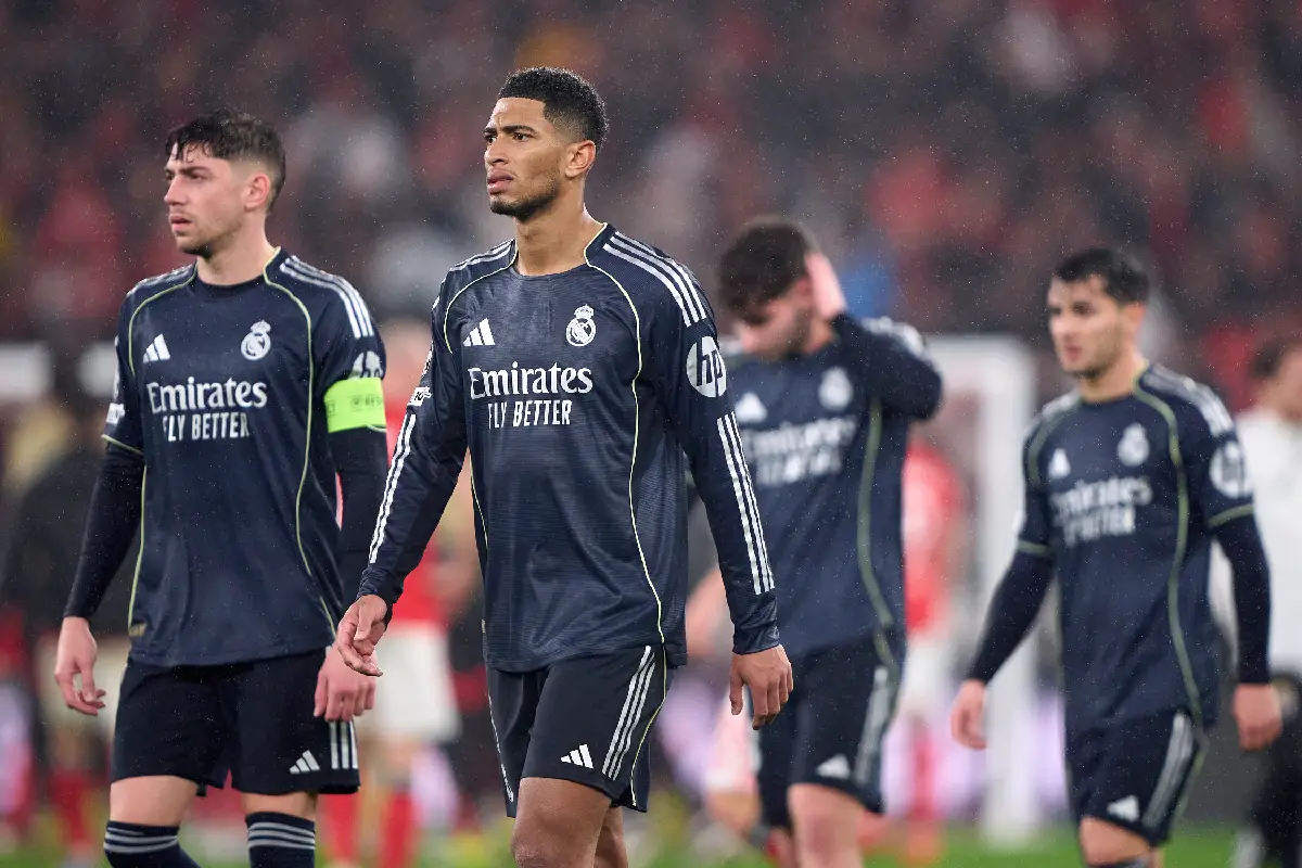 LISBON, PORTUGAL - JANUARY 28: Jude Bellingham (C) and Federico Valverde (L) of Real Madrid CF, react at the end of the UEFA Champions League 2025/26 League Phase MD8 match between SL Benfica and Real Madrid C.F. at Estadio Da Luz on January 28, 2026 in Lisbon, Portugal. (Photo by Jose Manuel Alvarez Rey/Getty Images)