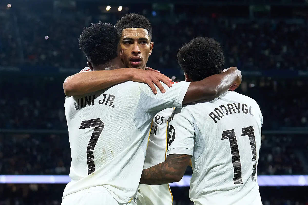 Vinicius Jr, Bellingham et Rodrygo lors de Real Madrid-Séville FC (Photo by Angel Martinez/Getty Images).