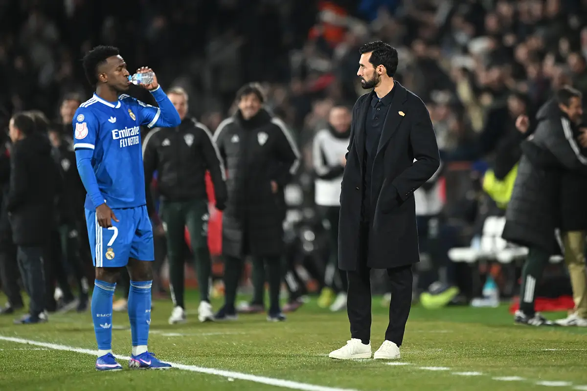 Arbeloa et Vinicius Jr lors du match du Real Madrid à Albacete (Photo by Denis Doyle/Getty Images).