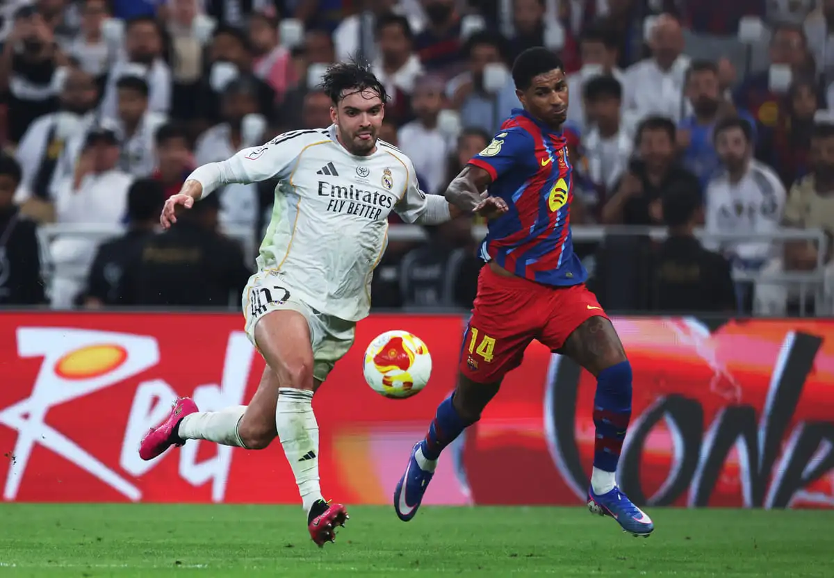 JEDDAH, SAUDI ARABIA - JANUARY 11: Marcus Rashford of FC Barcelona and Raul Asencio of Real Madrid battle for possession with during the Spanish Super Cup Final between FC Barcelona and Real Madrid at King Abdullah Sports City Hall Stadium on January 11, 2026 in Jeddah, Saudi Arabia. (Photo by Yasser Bakhsh/Getty Images).
