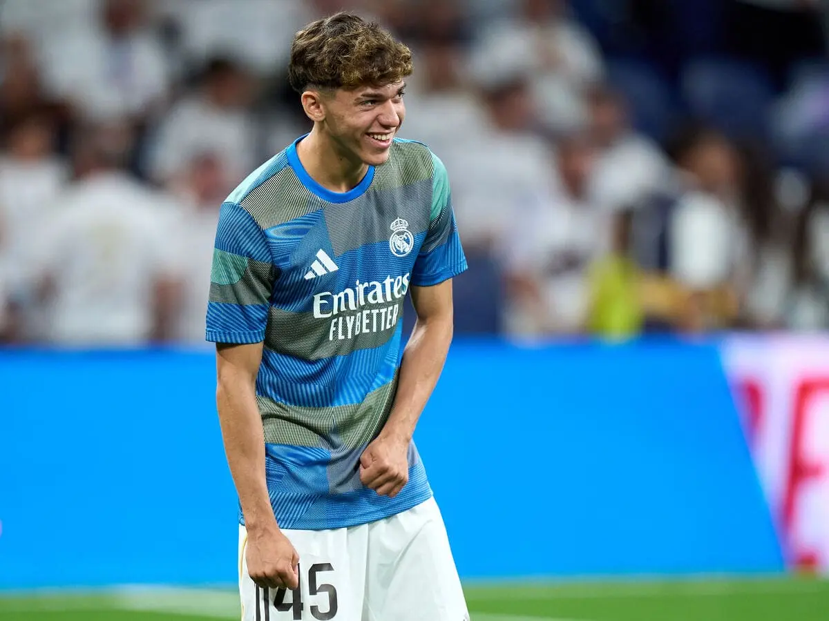 MADRID, SPAIN - AUGUST 30: Thiago Pitarch of Real Madrid warms up prior to the LaLiga EA Sports match between Real Madrid CF and RCD Mallorca at Estadio Santiago Bernabeu on August 30, 2025 in Madrid, Spain. (Photo by Angel Martinez/Getty Images).