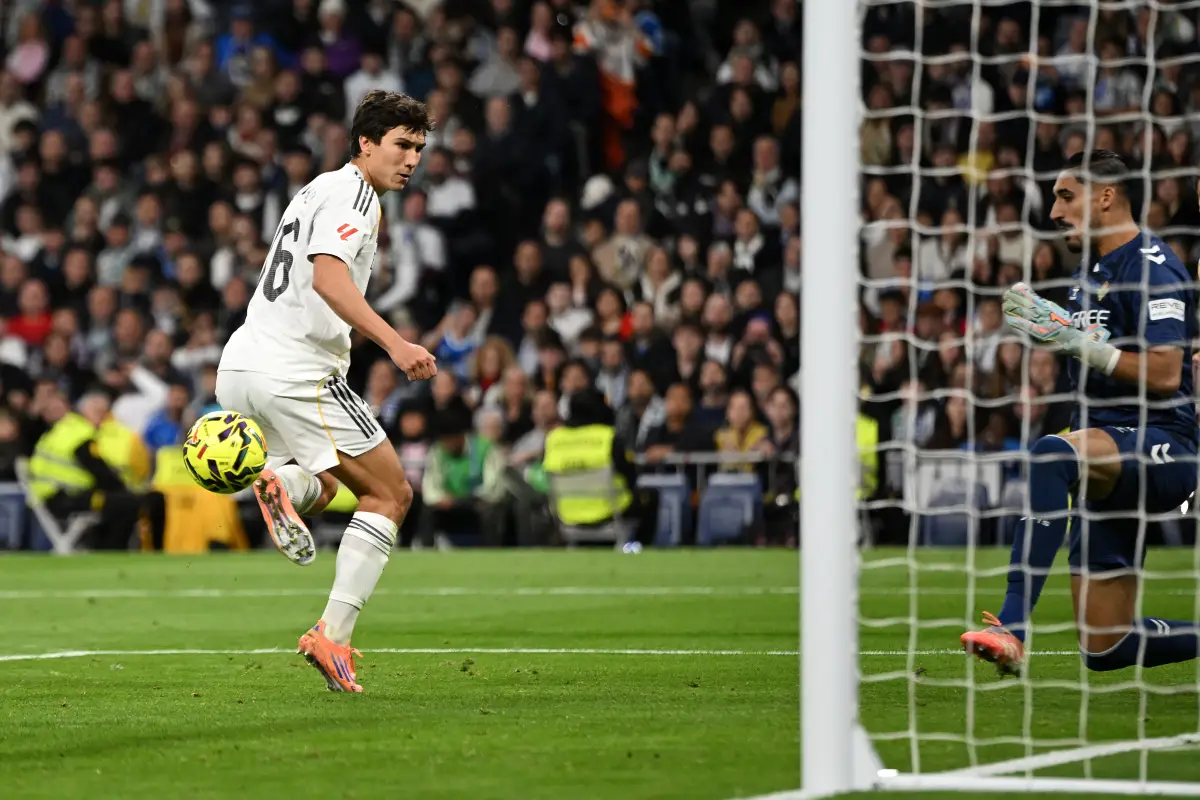 MADRID, SPAIN - JANUARY 04: Gonzalo Garcia of Real Madrid celebrates scores his team's fourth goal, and his hat-trick during the LaLiga EA Sports match between Real Madrid CF and Real Betis Balompie at Estadio Santiago Bernabeu on January 04, 2026 in Madrid, Spain. (Photo by Denis Doyle/Getty Images)