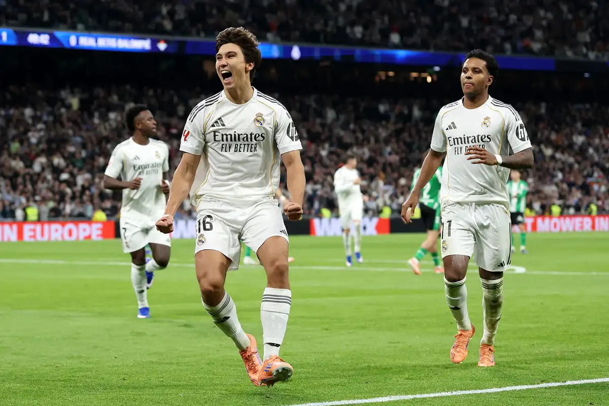 MADRID, SPAIN - JANUARY 04: Gonzalo Garcia of Real Madrid celebrates scoring his team's second goal during the LaLiga EA Sports match between Real Madrid CF and Real Betis Balompie at Estadio Santiago Bernabeu on January 04, 2026 in Madrid, Spain. (Photo by Florencia Tan Jun/Getty Images).