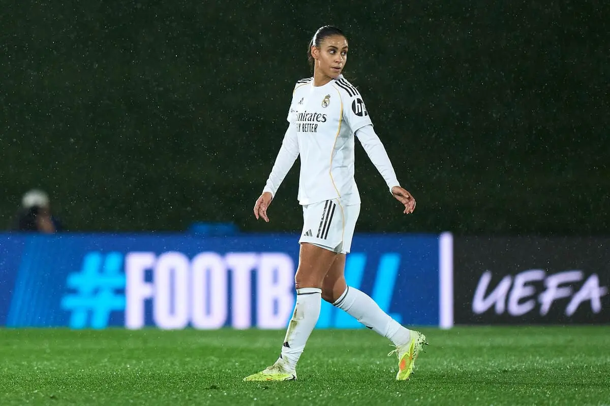 MADRID, SPAIN - DECEMBER 09: Maelle Lakrar of Real Madrid CF walks off the pitch after being shown a red card by the Referee during the UEFA Women's Champions League 2025/26 league phase match between Real Madrid CF and VfL Wolfsburg at Estadio Alfredo Di Stefano on December 09, 2025 in Madrid, Spain. (Photo by Angel Martinez/Getty Images)