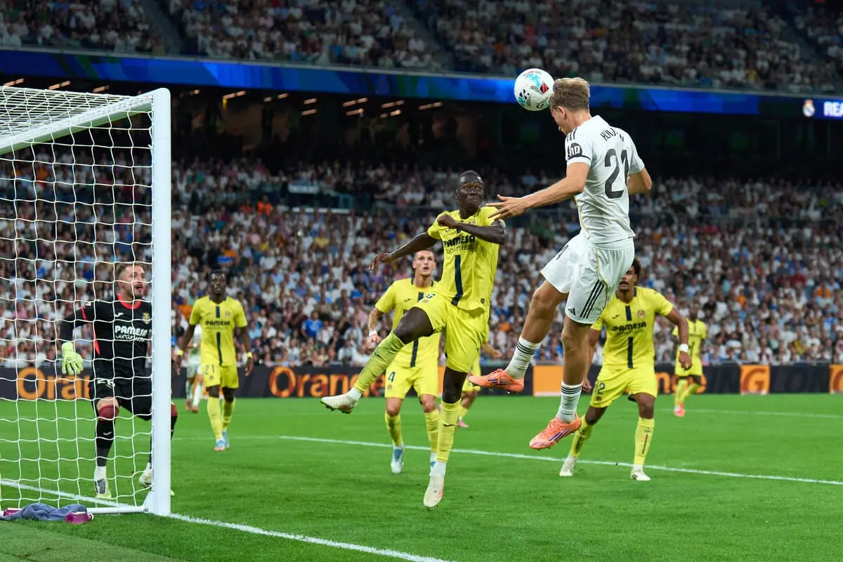 MADRID, SPAIN - OCTOBER 04: Dean Huijsen of Real Madrid heads the ball during the LaLiga EA Sports match between Real Madrid CF and Villarreal CF at Estadio Santiago Bernabeu on October 04, 2025 in Madrid, Spain. (Photo by Angel Martinez/Getty Images).