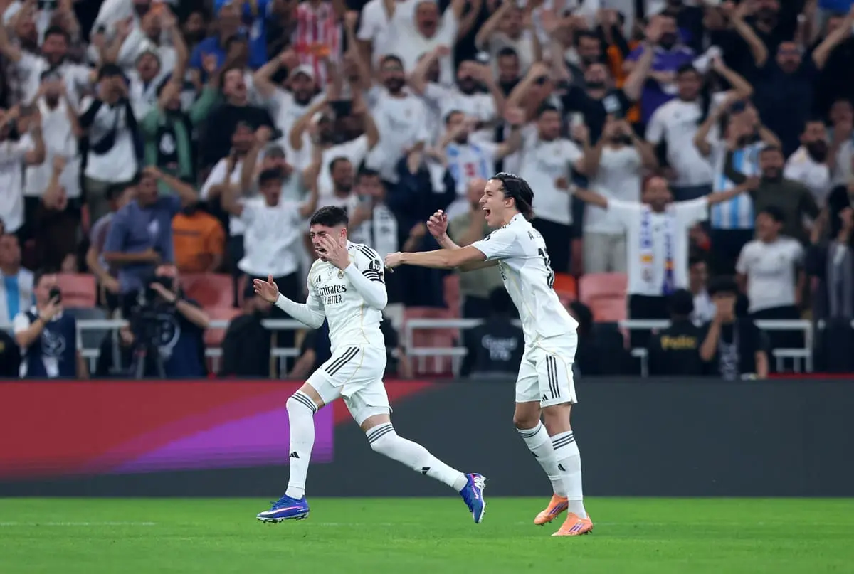 JEDDAH, SAUDI ARABIA - JANUARY 08: Federico Valverde of Real Madrid celebrates scoring his team's first goal with teammate Alvaro Carreras during the Spanish Super Cup Semi-Final match between Real Madrid and Atletico Madrid at King Abdullah Sports City Hall Stadium on January 08, 2026 in Jeddah, Saudi Arabia. (Photo by Yasser Bakhsh/Getty Images).