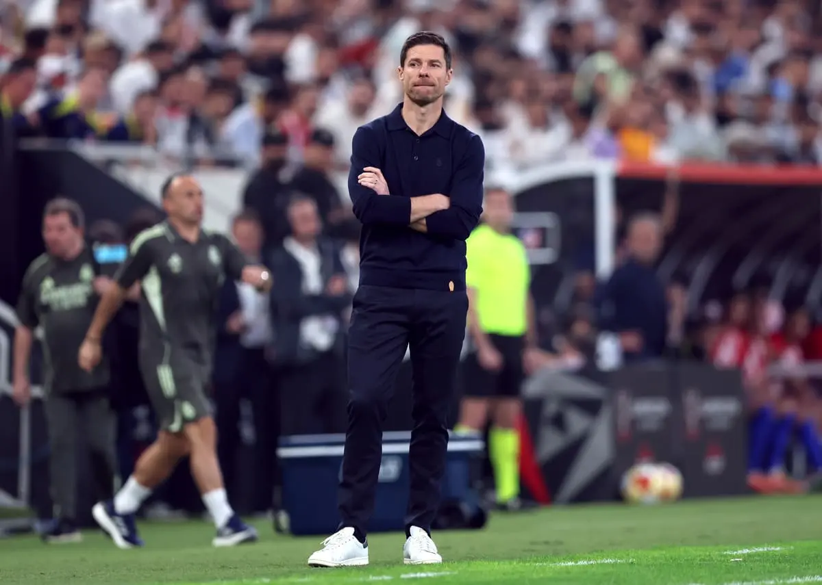 JEDDAH, SAUDI ARABIA - JANUARY 08: Xabi Alonso, Head Coach of Real Madrid, looks on during the Spanish Super Cup Semi-Final match between Real Madrid and Atletico Madrid at King Abdullah Sports City Hall Stadium on January 08, 2026 in Jeddah, Saudi Arabia. (Photo by Yasser Bakhsh/Getty Images).