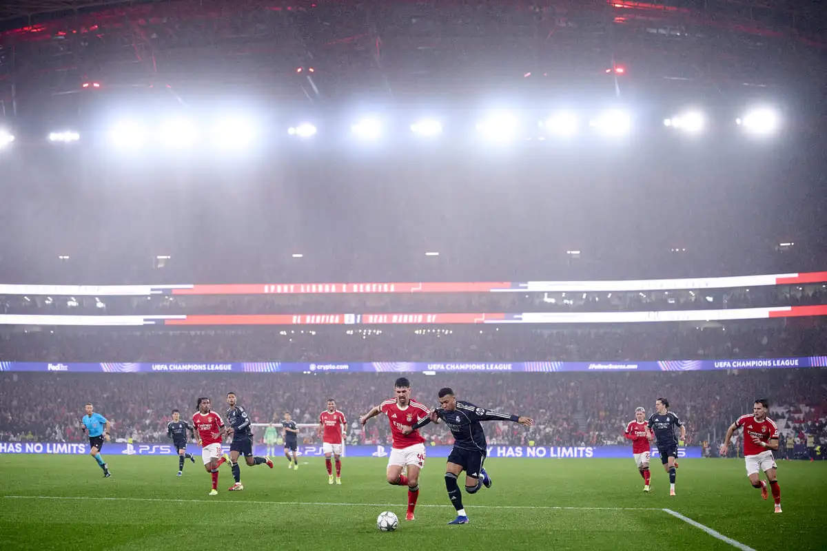 LISBON, PORTUGAL - JANUARY 28: Tomas Araujo of SL Benfica competes for the ball with Kylian Mbappe of Real Madrid CF during the UEFA Champions League 2025/26 League Phase MD8 match between SL Benfica and Real Madrid C.F. at Estadio Da Luz on January 28, 2026 in Lisbon, Portugal. (Photo by Jose Manuel Alvarez Rey/Getty Images)