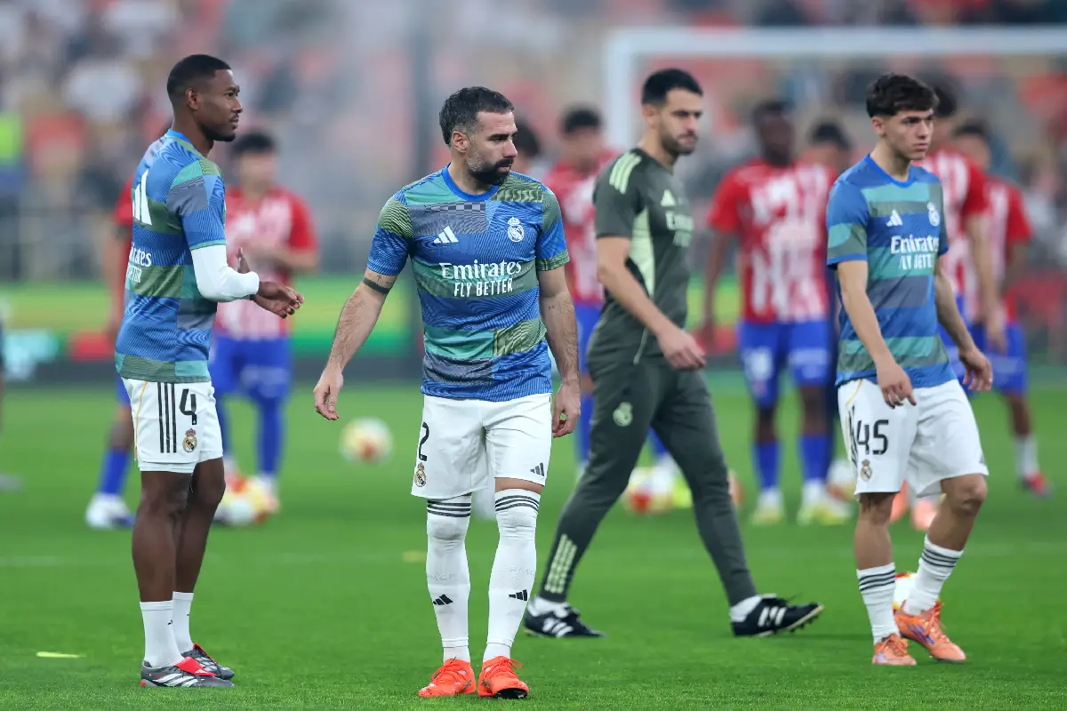 JEDDAH, SAUDI ARABIA - JANUARY 08: Daniel Carvajal of Real Madrid warms up prior to the Spanish Super Cup Semi-Final match between Real Madrid and Atletico Madrid at King Abdullah Sports City Hall Stadium on January 08, 2026 in Jeddah, Saudi Arabia. (Photo by Yasser Bakhsh/Getty Images)