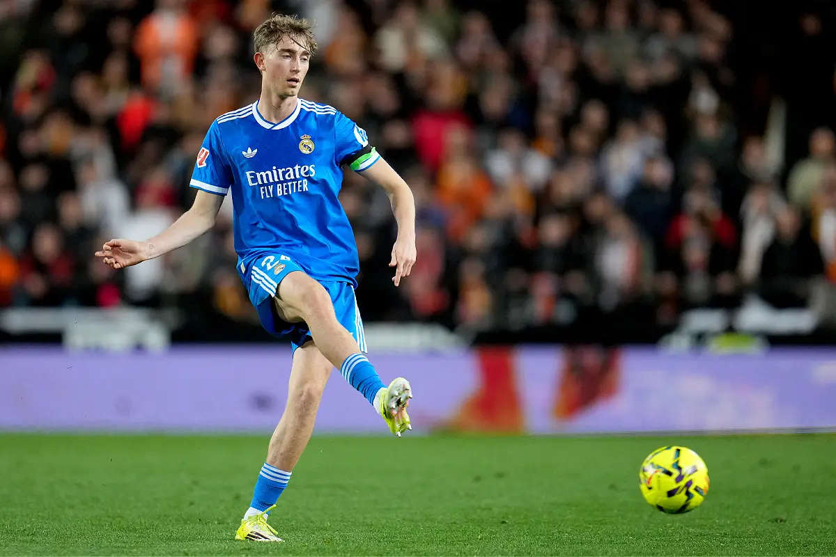 Huijsen lors de Valence-Real Madrid (Photo by Aitor Alcalde/Getty Images).