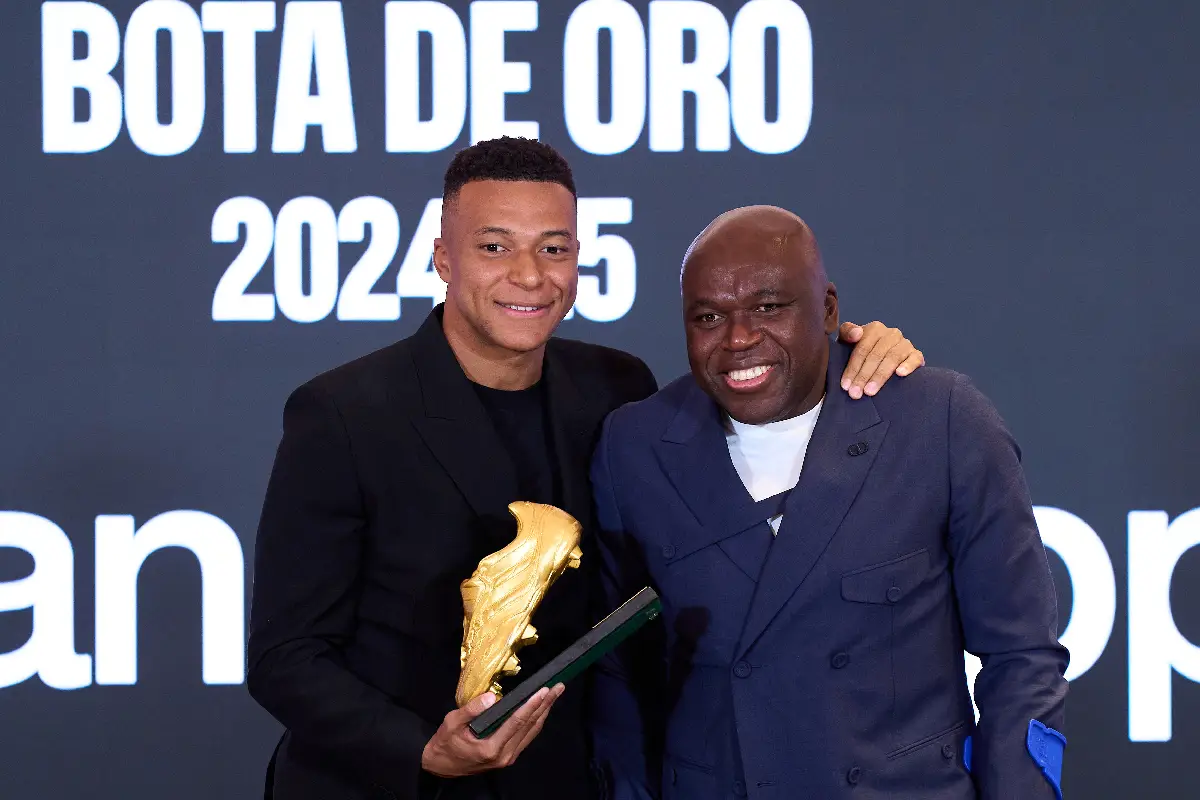 MADRID, SPAIN - OCTOBER 31: Kylian Mbappe of Real Madrid poses the Golden Boot 2024-2025 Trophy and his father Wilfried Mbappe at Estadio Santiago Bernabeu on October 31, 2025 in Madrid, Spain. (Photo by Angel Martinez/Getty Images)