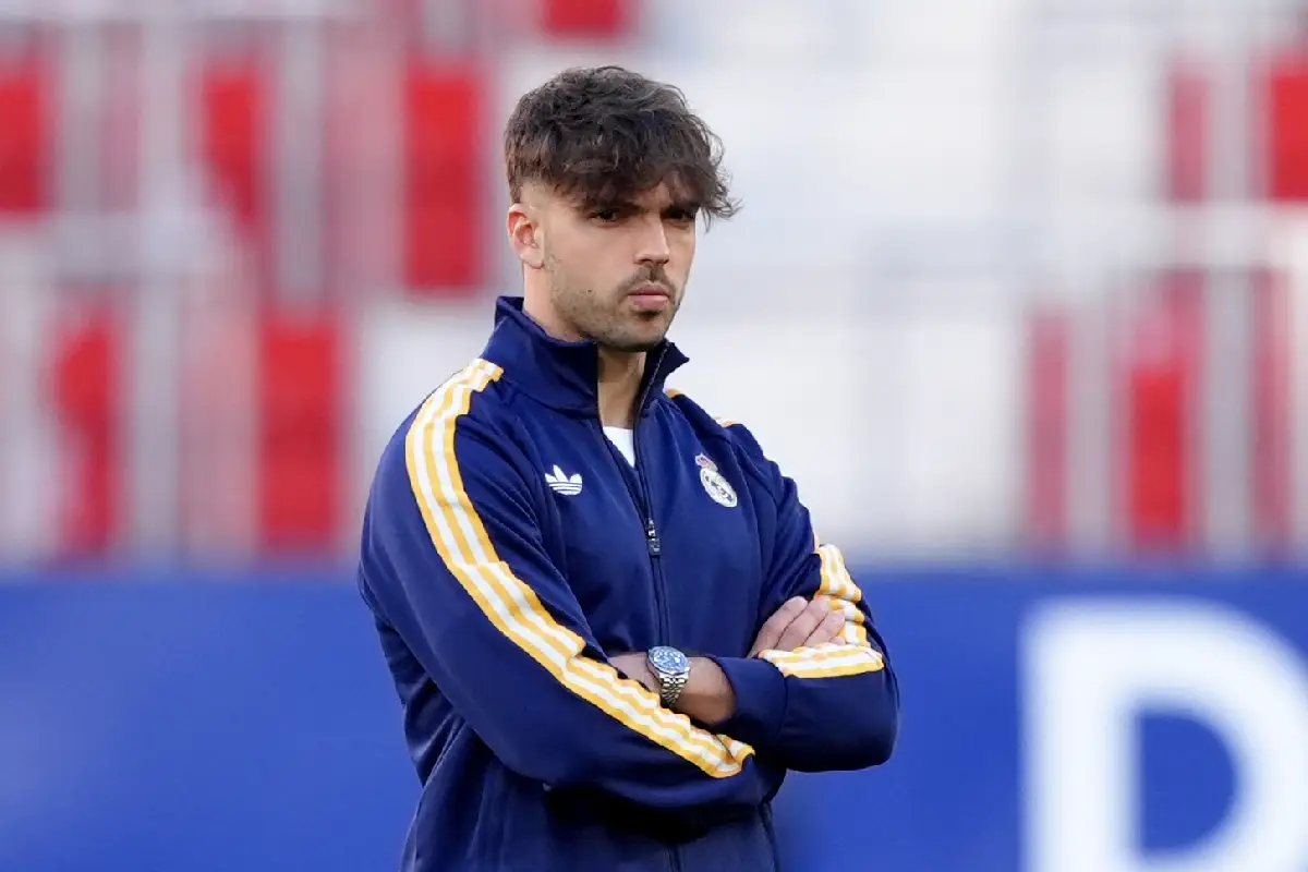 PAMPLONA, SPAIN - FEBRUARY 21: Raul Asencio of Real Madrid inspects the pitch prior to the LaLiga EA Sports match between CA Osasuna and Real Madrid CF at Estadio El Sadar on February 21, 2026 in Pamplona, Spain. (Photo by Juan Manuel Serrano Arce/Getty Images)