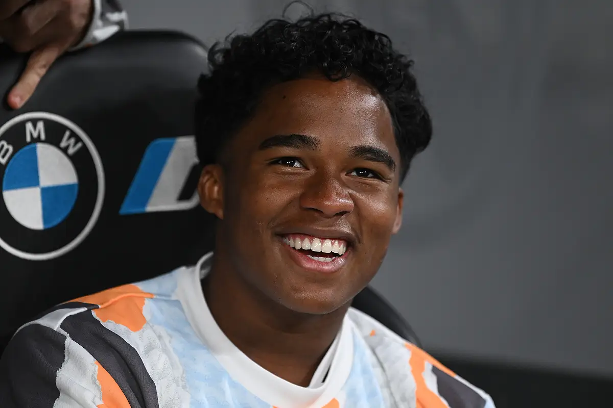 Endrick sur le banc du Real Madrid en avril 2025 (Photo by Denis Doyle/Getty Images).