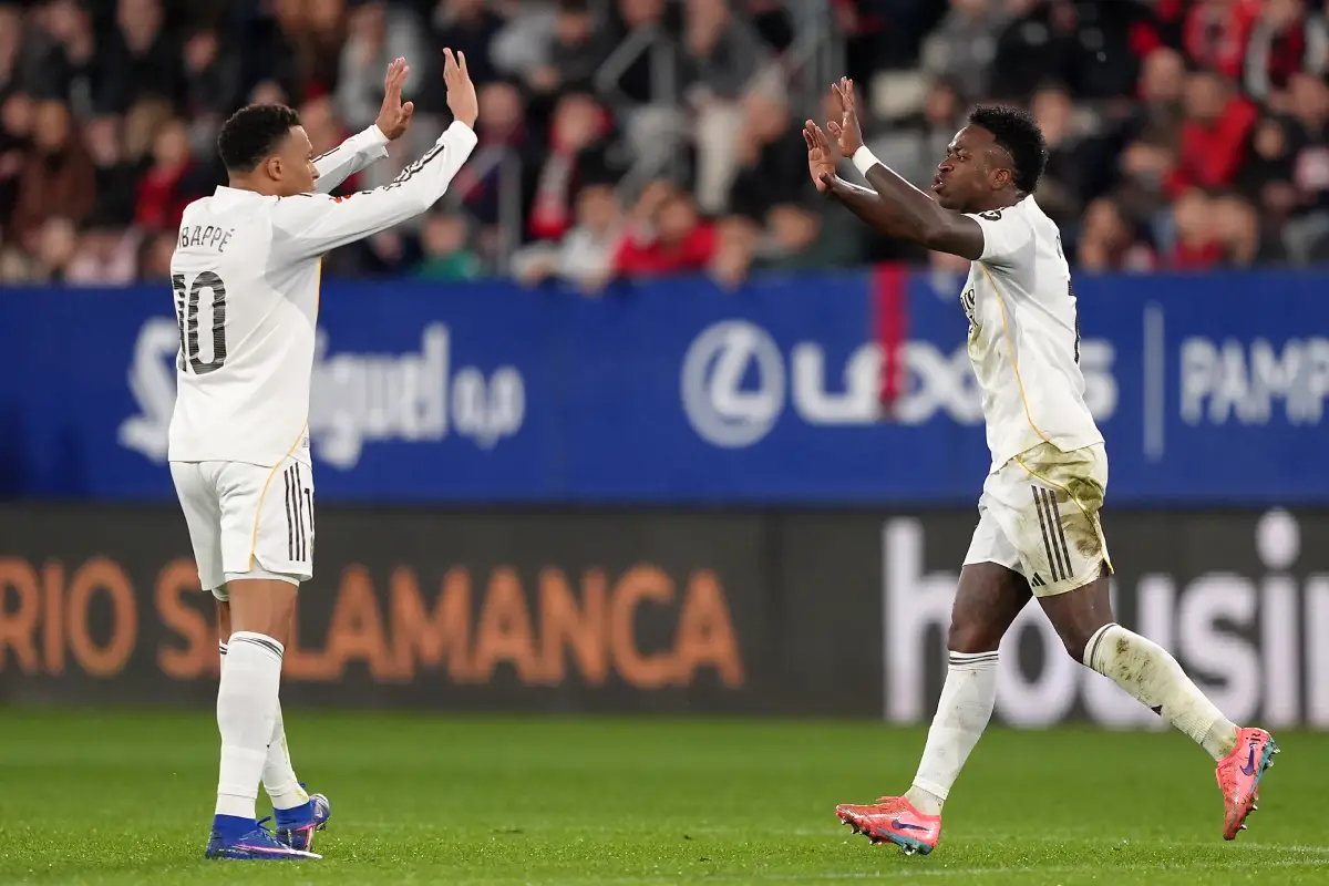 PAMPLONA, SPAIN - FEBRUARY 21: Vinicius Junior of Real Madrid celebrates scoring his team's first goal with teammate Kylian Mbappe during the LaLiga EA Sports match between CA Osasuna and Real Madrid CF at Estadio El Sadar on February 21, 2026 in Pamplona, Spain. (Photo by Juan Manuel Serrano Arce/Getty Images)