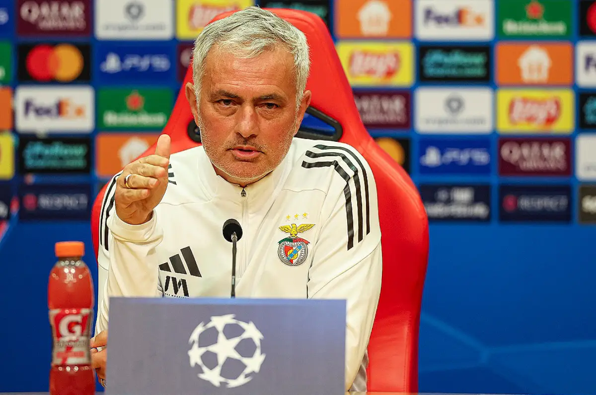 Mourinho : "J'aimerais éliminer le Real Madrid, mais aussi qu'Arbeloa remporte la Liga" (slbenfica.pt)