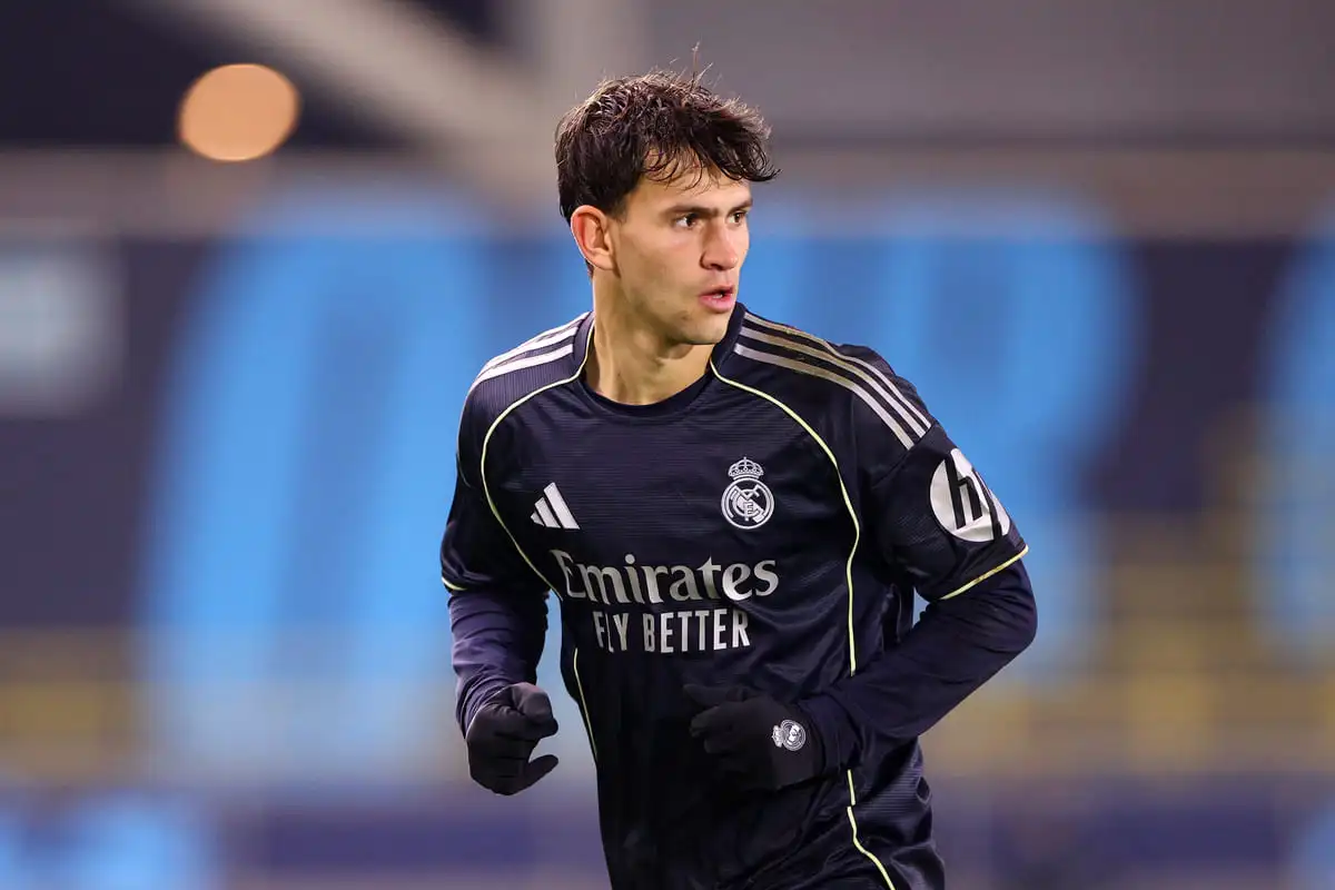 MANCHESTER, ENGLAND - DECEMBER 16: Daniel Mesonero Miguel of Real Madrid in action during the Premier League International Cup match between Manchester City and Real Madrid Castilla at Joie Stadium on December 16, 2025 in Manchester, England. (Photo by Ben Roberts Photo/Getty Images).
